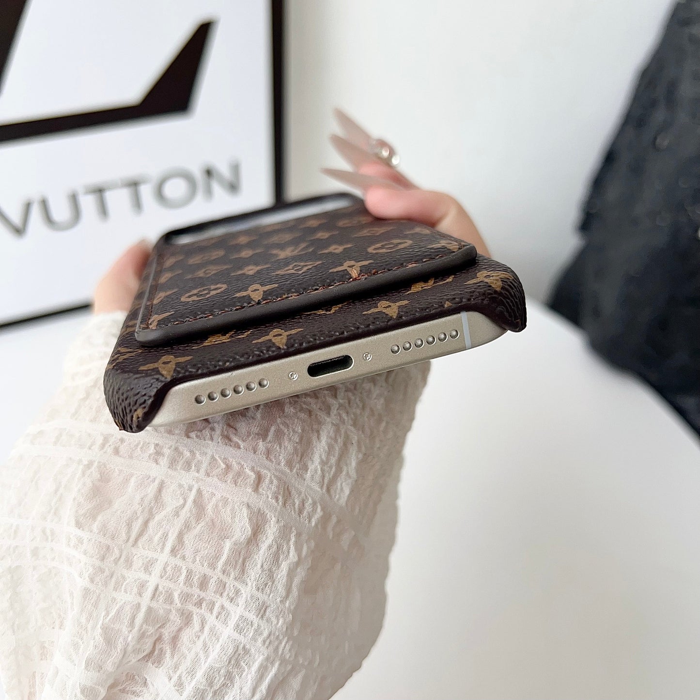Louis Vuitton IPhone 17 Magsafe Case With Card Holder
