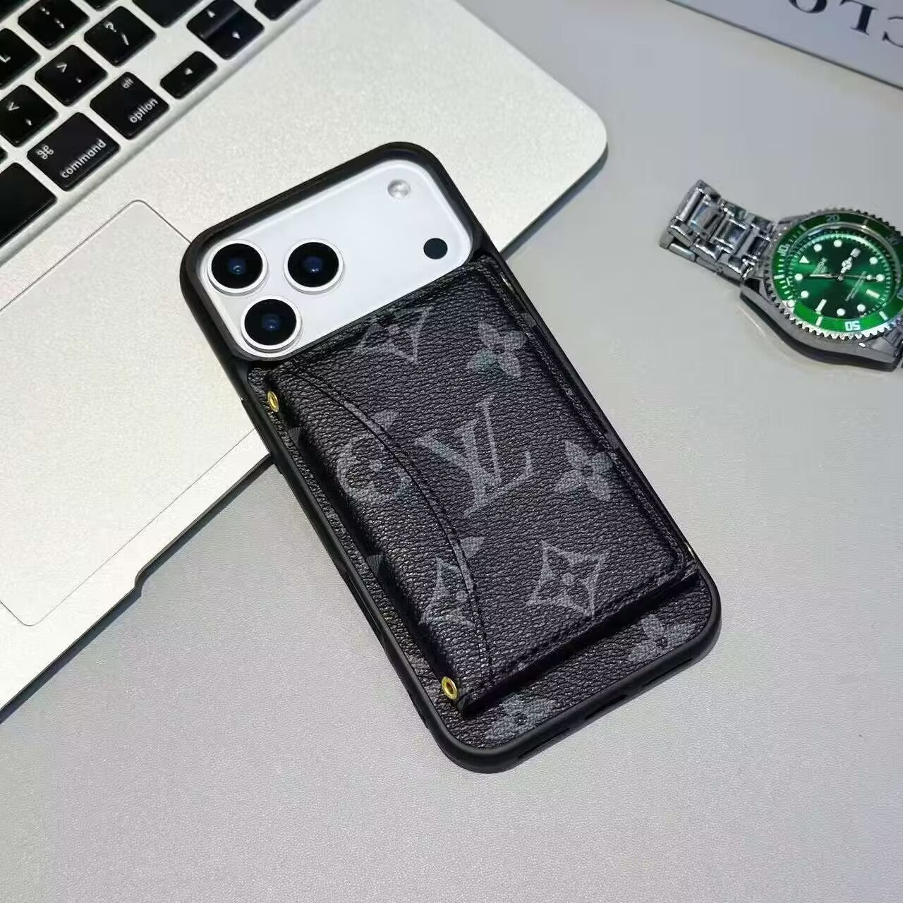 LV Iphone 17 With Card Holder